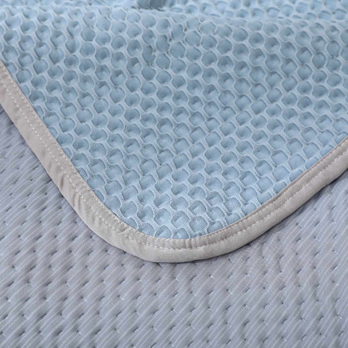 91家纺网 家纺一手货源 找家纺 琪琪阁2023新款华夫格针织提花亲肤舒适多功能凉感夏被 雾霾蓝