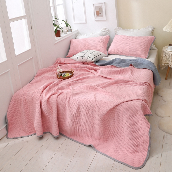 91家纺网 家纺一手货源 找家纺 琪琪阁2023新款华夫格针织提花亲肤舒适多功能凉感夏被 樱花粉