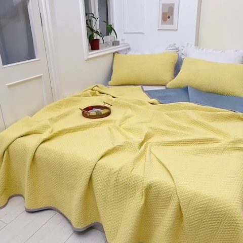 91家纺网 家纺一手货源 找家纺 琪琪阁2023新款华夫格针织提花亲肤舒适多功能凉感夏被 柠檬黄
