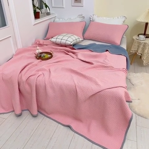 91家纺网 家纺一手货源 找家纺 琪琪阁2023新款华夫格针织提花亲肤舒适多功能凉感夏被 樱花粉