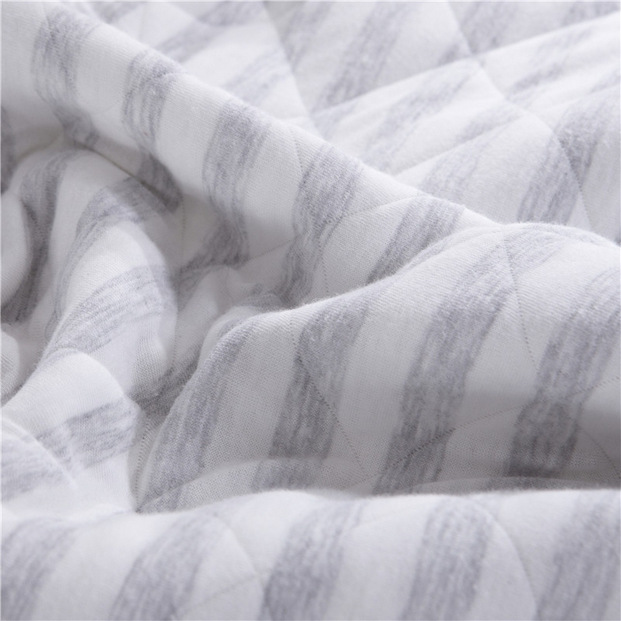 91家纺网 家纺一手货源 找家纺 琪琪阁2023新款宽条纹针织棉夏被盖毯 浅灰条纹