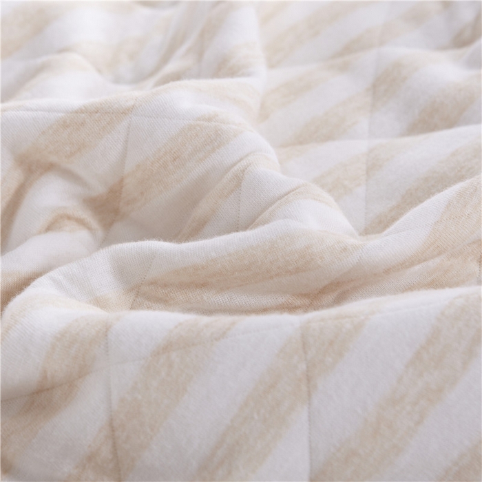 91家纺网 家纺一手货源 找家纺 琪琪阁2023新款宽条纹针织棉夏被盖毯 浅咖条纹