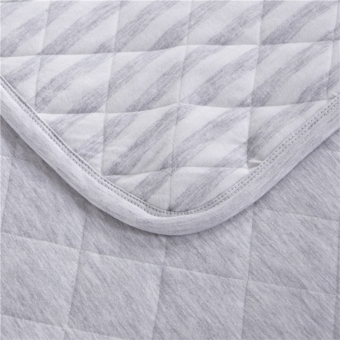 91家纺网 家纺一手货源 找家纺 琪琪阁2023新款宽条纹针织棉夏被盖毯 浅灰条纹