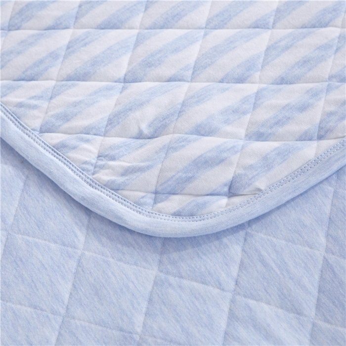 91家纺网 家纺一手货源 找家纺 琪琪阁2023新款宽条纹针织棉夏被盖毯 浅蓝条纹