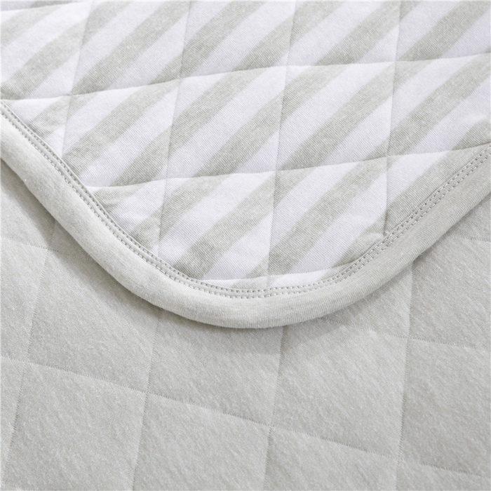 91家纺网 家纺一手货源 找家纺 琪琪阁2023新款宽条纹针织棉夏被盖毯 浅绿条纹