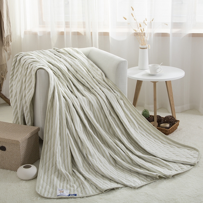 91家纺网 家纺一手货源 找家纺 琪琪阁2023新款宽条纹针织棉夏被盖毯 浅绿条纹