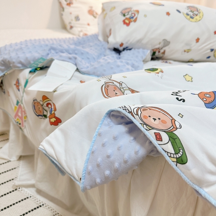 91家纺网 家纺一手货源 找家纺 有货2023爆款春夏夏凉被小清新春秋被卡通针织棉豆豆被 太空熊