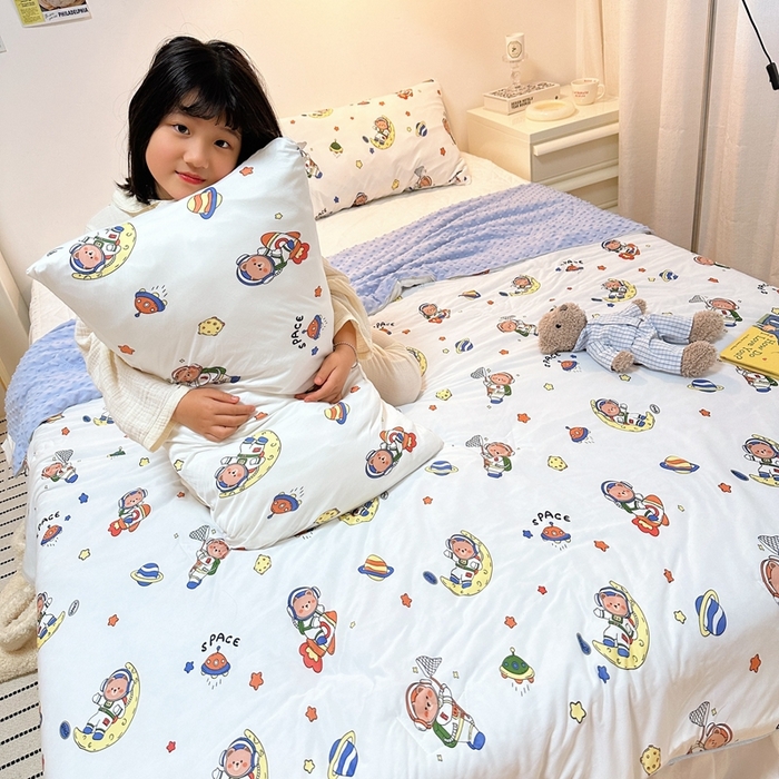 91家纺网 家纺一手货源 找家纺 有货2023爆款春夏夏凉被小清新春秋被卡通针织棉豆豆被 太空熊