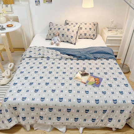 91家纺网 家纺一手货源 找家纺 有货2023爆款春夏夏凉被小清新春秋被卡通针织棉豆豆被 可爱字母