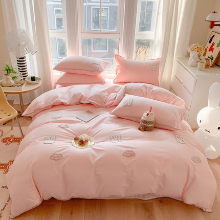 91家纺网 家纺一手货源 找家纺 （总）蜜柚 2024新款全棉三角针毛巾绣四件套