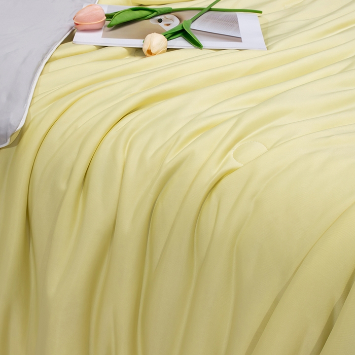 91家纺网 家纺一手货源 找家纺 若未家居 新款100%纯锦纶5A抗菌纤维填充凉皮冰激凌凉感夏被 柠檬黄