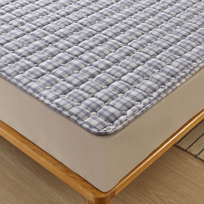 91家纺网 家纺一手货源 找家纺 富威堡 2023新款棉花薄褥子保护垫床垫垫子 紫小格