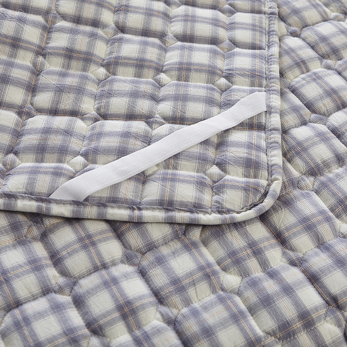 91家纺网 家纺一手货源 找家纺 富威堡 2023新款棉花薄褥子保护垫床垫垫子 紫小格