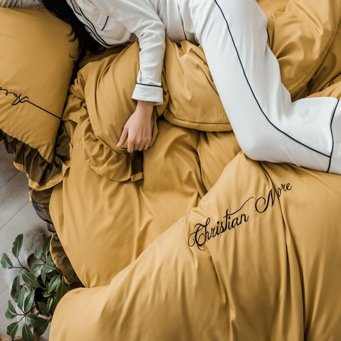 91家纺网 家纺一手货源 找家纺 苏木年华2023新款水洗棉蕾丝刺绣四件套 姜黄