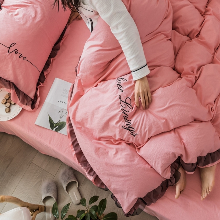 91家纺网 家纺一手货源 找家纺 苏木年华2023新款水洗棉蕾丝刺绣四件套 粉色