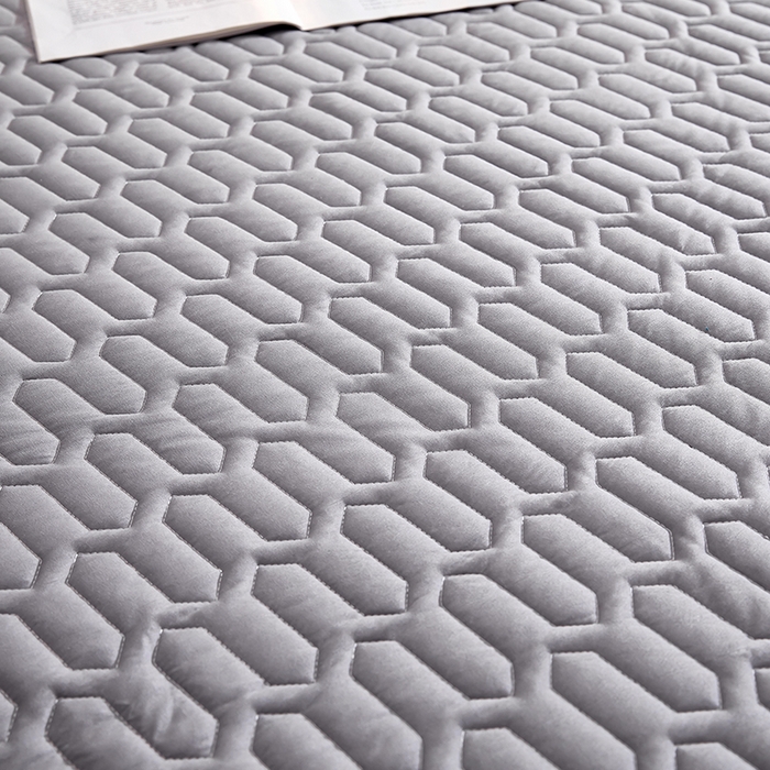 91家纺网 家纺一手货源 找家纺 苏木年华2023新款抗菌加厚防水隔尿夹棉床笠 淡雅灰