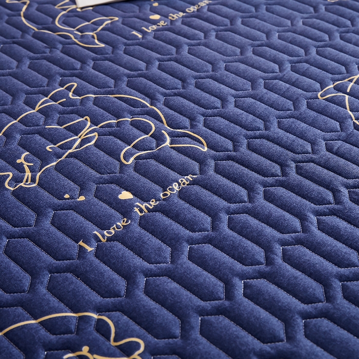 91家纺网 家纺一手货源 找家纺 苏木年华2023新款抗菌加厚防水隔尿夹棉床笠 海豚乐园