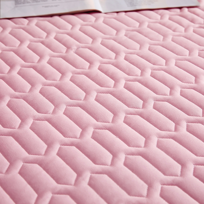 91家纺网 家纺一手货源 找家纺 苏木年华2023新款抗菌加厚防水隔尿夹棉床笠 粉玉