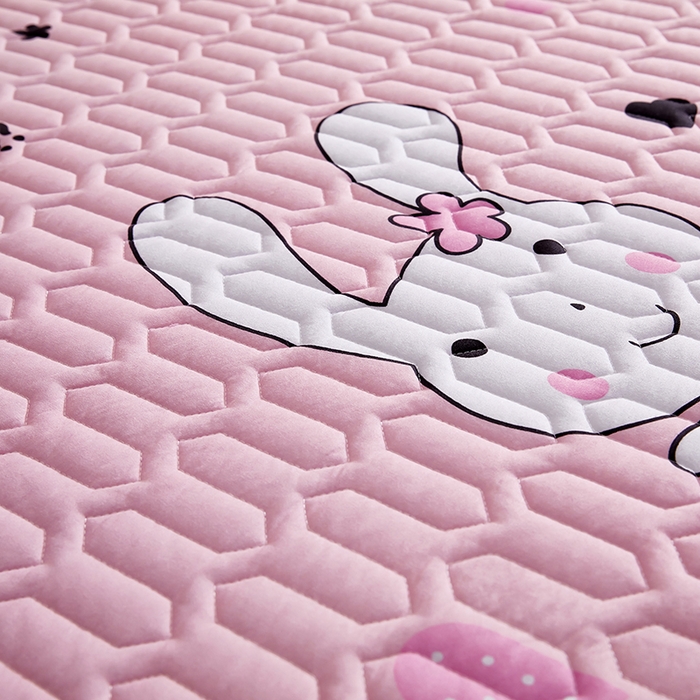 91家纺网 家纺一手货源 找家纺 苏木年华2023新款抗菌加厚防水隔尿夹棉床笠 欢乐兔