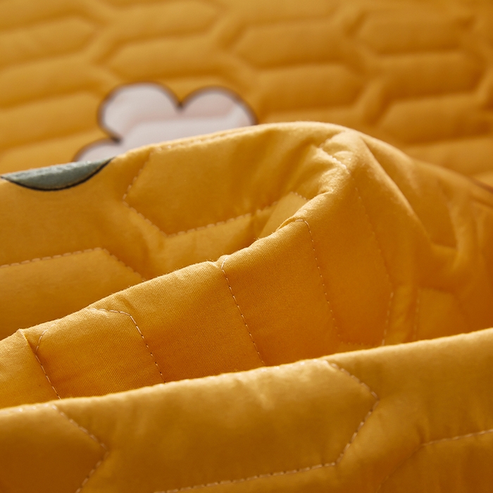 91家纺网 家纺一手货源 找家纺 苏木年华2023新款抗菌加厚防水隔尿夹棉床笠 快乐萝卜