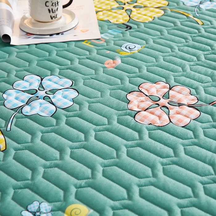 91家纺网 家纺一手货源 找家纺 苏木年华2023新款抗菌加厚防水隔尿夹棉床笠 绿色小花