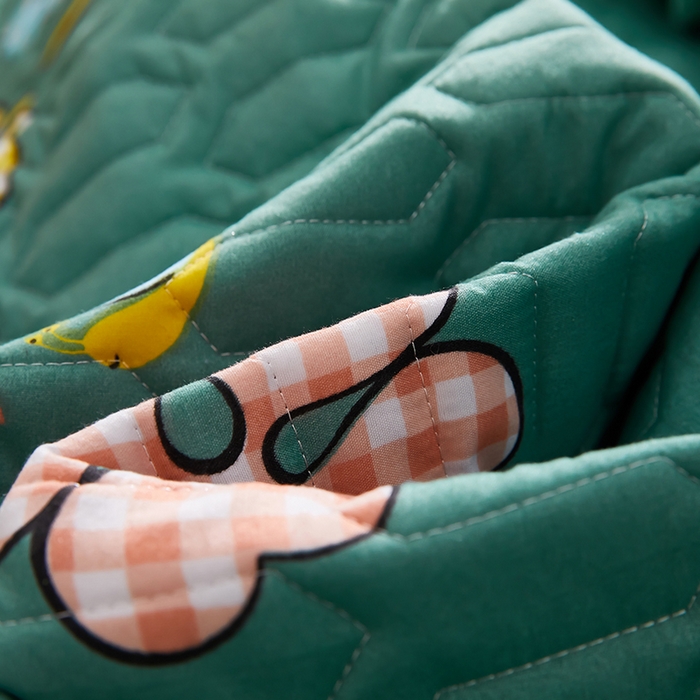 91家纺网 家纺一手货源 找家纺 苏木年华2023新款抗菌加厚防水隔尿夹棉床笠 绿色小花