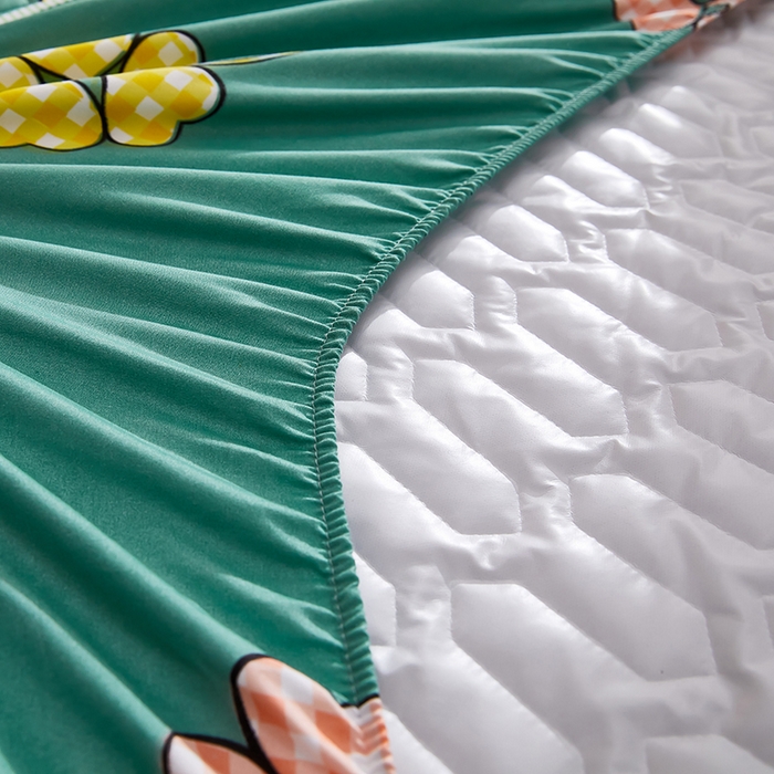 91家纺网 家纺一手货源 找家纺 苏木年华2023新款抗菌加厚防水隔尿夹棉床笠 绿色小花