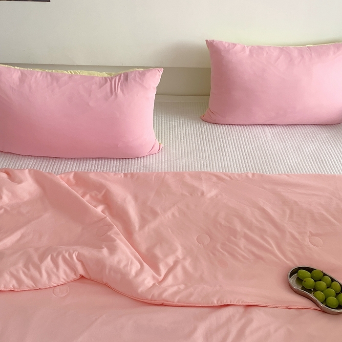 91家纺网 家纺一手货源 找家纺 星期八2023新款水洗棉夏被 粉色