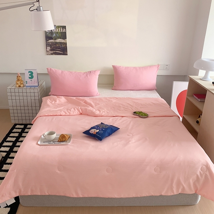 91家纺网 家纺一手货源 找家纺 星期八2023新款水洗棉夏被 粉色