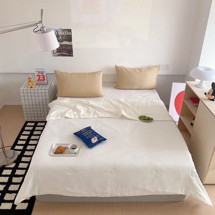 91家纺网 家纺一手货源 找家纺 星期八2023新款水洗棉夏被 白色