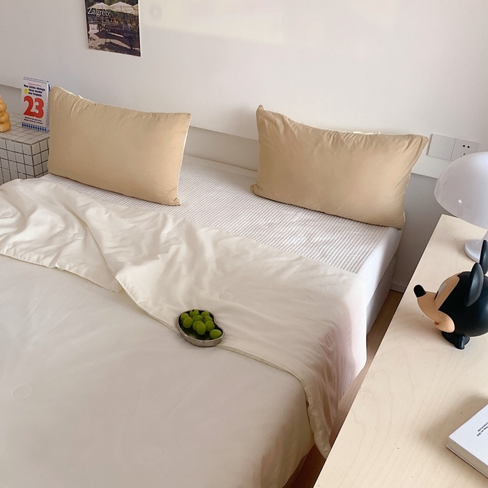 91家纺网 家纺一手货源 找家纺 星期八2023新款水洗棉夏被 白色