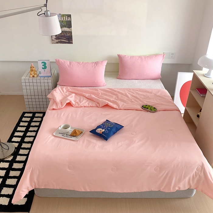 91家纺网 家纺一手货源 找家纺 星期八2023新款水洗棉夏被 粉色