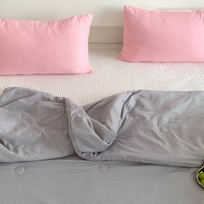 91家纺网 家纺一手货源 找家纺 星期八2023新款水洗棉夏被 灰色