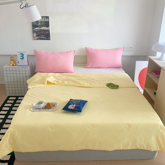 91家纺网 家纺一手货源 找家纺 星期八2023新款水洗棉夏被 黄色