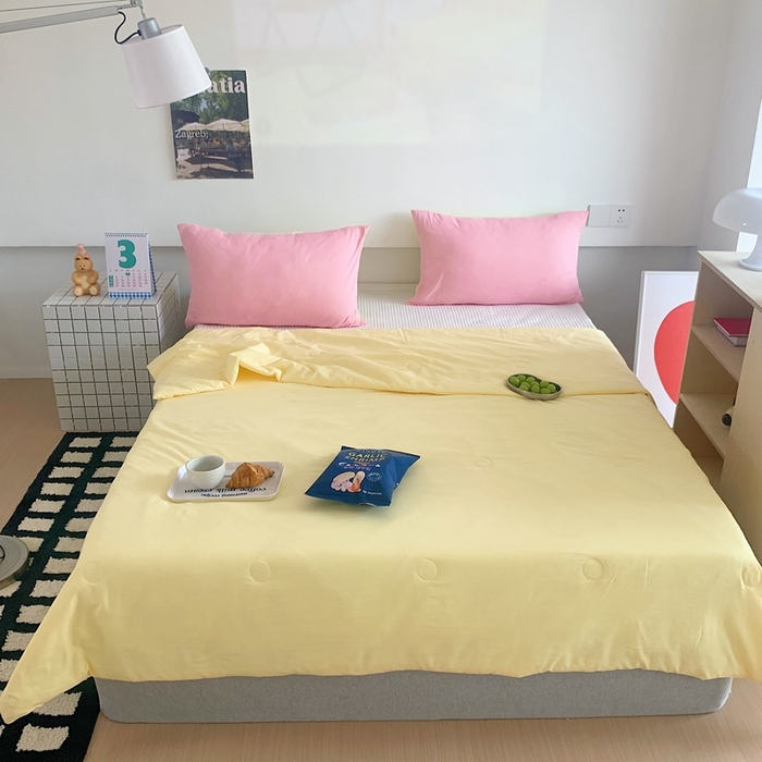 91家纺网 家纺一手货源 找家纺 星期八2023新款水洗棉夏被 黄色