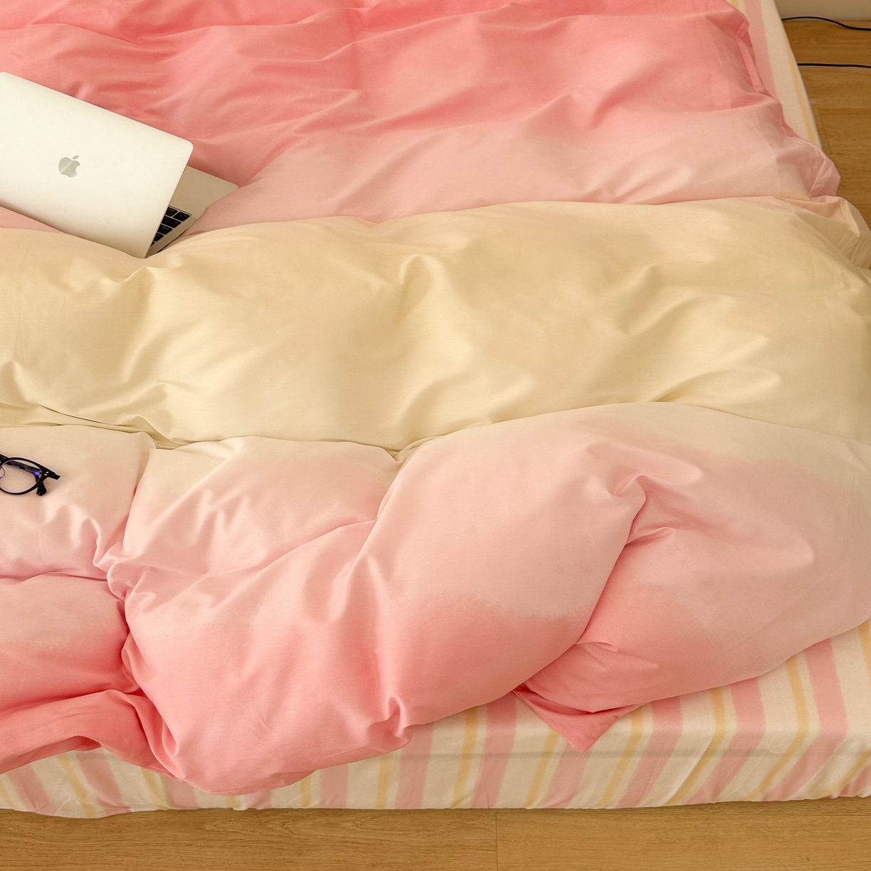 91家纺网 家纺一手货源 找家纺 昔可家纺2023新款全棉ins渐变风简约四件套 粉雾少女