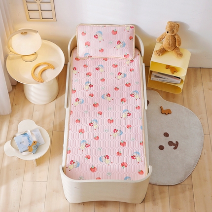 91家纺网 家纺一手货源 找家纺 嗨生活2023新款幼儿园凉席 儿童乳胶凉席 草莓姑娘