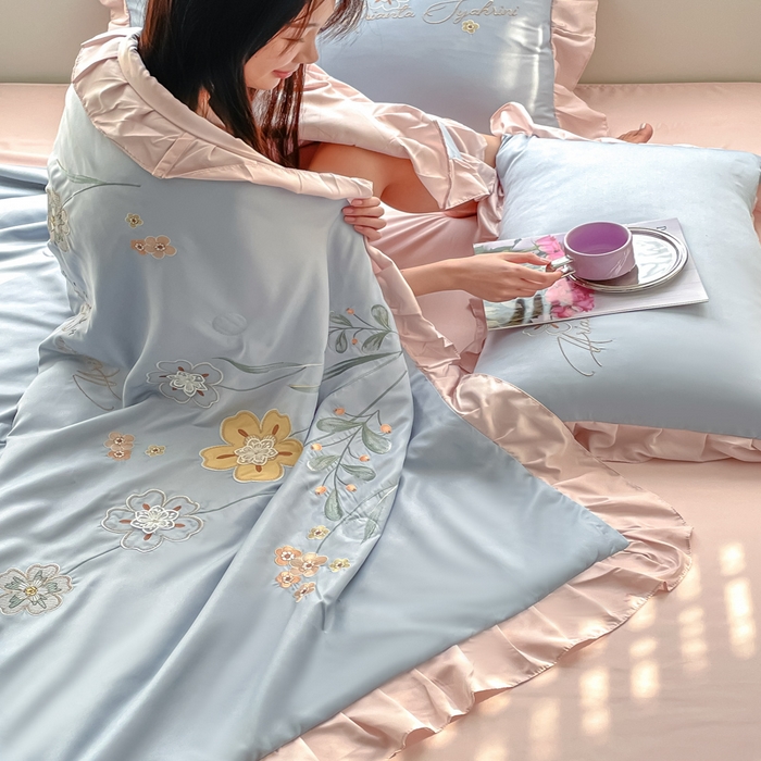 91家纺网 家纺一手货源 找家纺 AB家纺 2023新品水洗真丝夏被 伊甸园-浅蓝粉