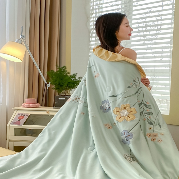 91家纺网 家纺一手货源 找家纺 AB家纺 2023新品水洗真丝夏被 伊甸园浅绿黄