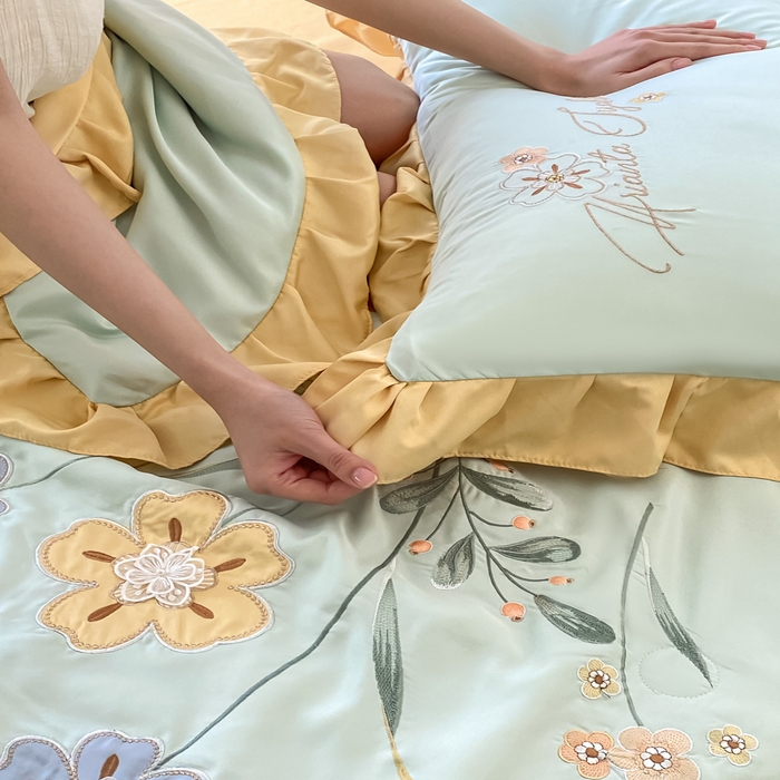 91家纺网 家纺一手货源 找家纺 AB家纺 2023新品水洗真丝夏被 伊甸园浅绿黄