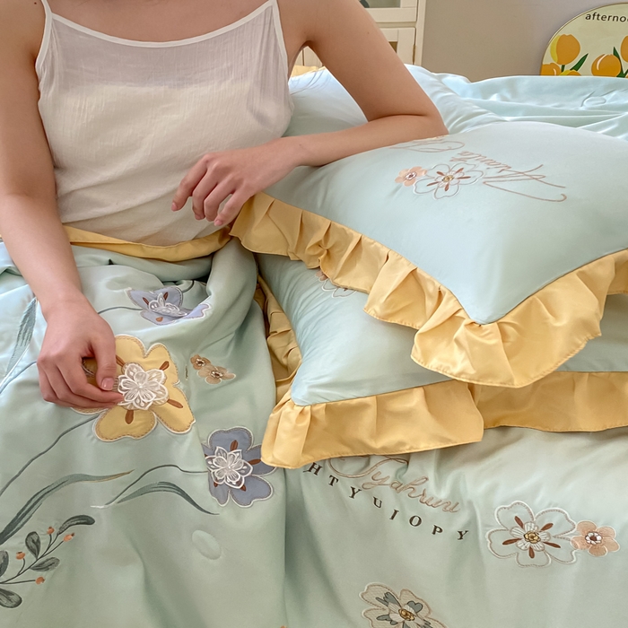 91家纺网 家纺一手货源 找家纺 AB家纺 2023新品水洗真丝夏被 伊甸园浅绿黄