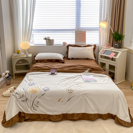 91家纺网 家纺一手货源 找家纺 AB家纺 2023新品水洗真丝夏被 伊甸园米可可棕