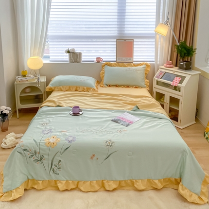 91家纺网 家纺一手货源 找家纺 AB家纺 2023新品水洗真丝夏被 伊甸园浅绿黄