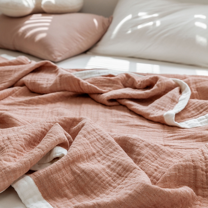 91家纺网 家纺一手货源 找家纺 雯雨家纺2023新款A类全棉纱布毛巾被 深粉