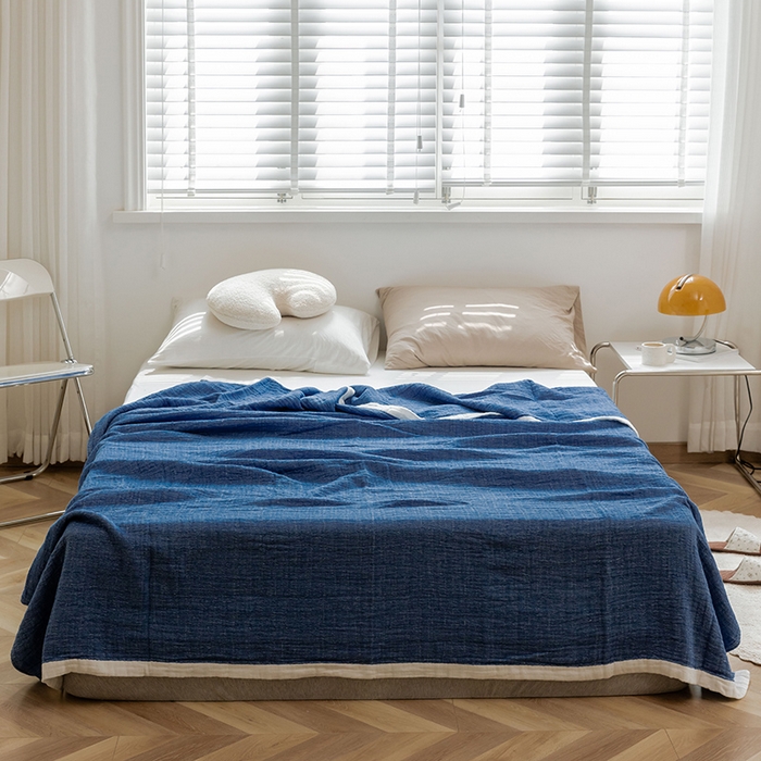 91家纺网 家纺一手货源 找家纺 雯雨家纺2023新款A类全棉纱布毛巾被 深蓝
