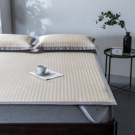 91家纺网 家纺一手货源 找家纺 印季 2023新款-600D千鸟格凉席 鹅黄