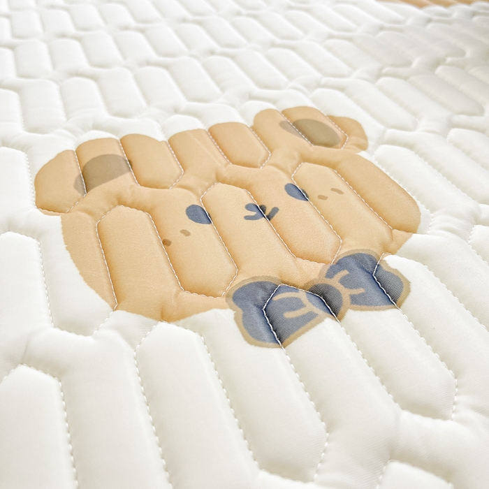 91家纺网 家纺一手货源 找家纺 柒月2023小清新乳胶凉席 波点小熊