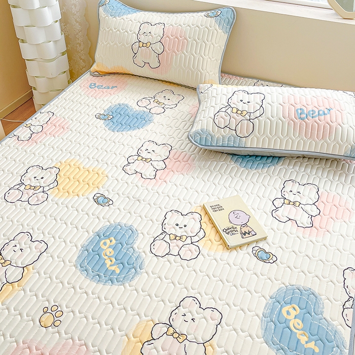 91家纺网 家纺一手货源 找家纺 柒月2023小清新乳胶凉席 彩心小熊