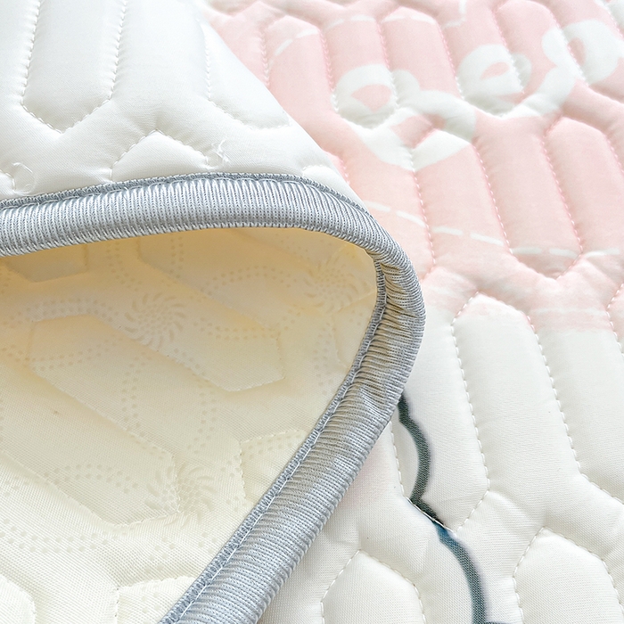 91家纺网 家纺一手货源 找家纺 柒月2023小清新乳胶凉席 彩心小熊