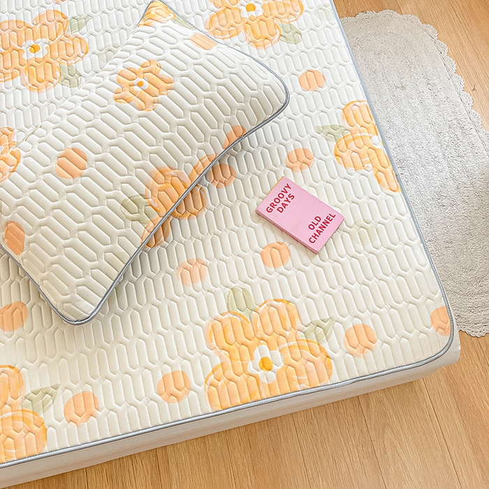 91家纺网 家纺一手货源 找家纺 柒月2023小清新乳胶凉席 橘气花花